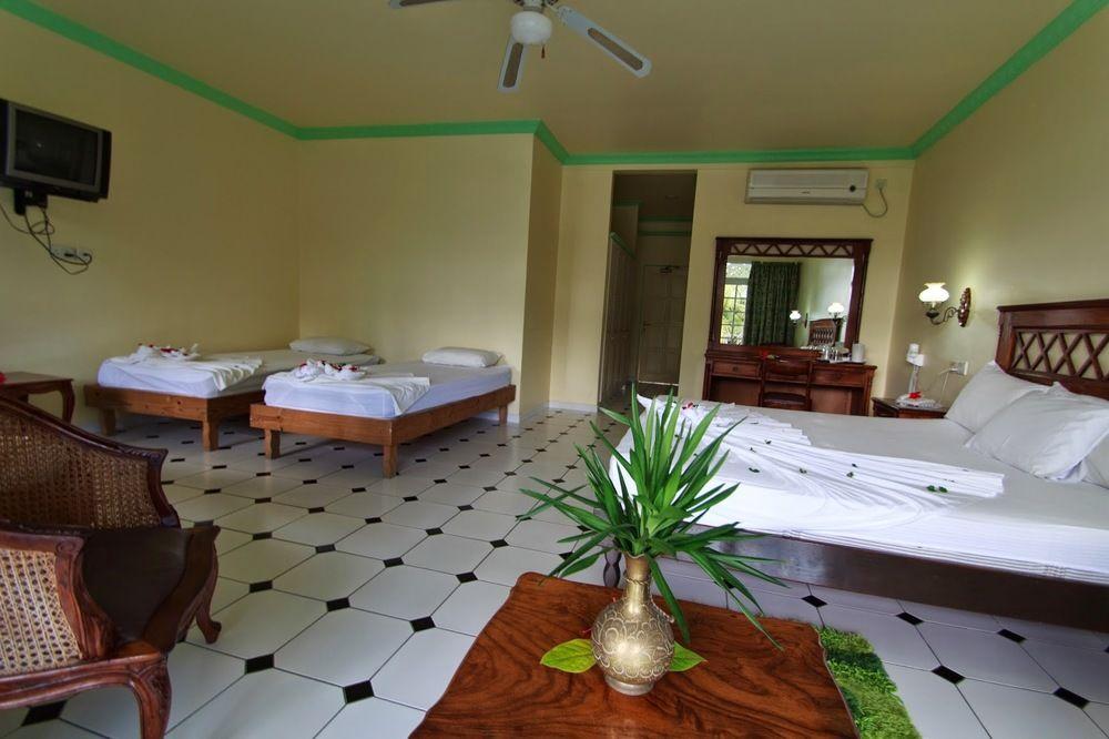Palm Beach Hotel Grand Anse  Exterior foto