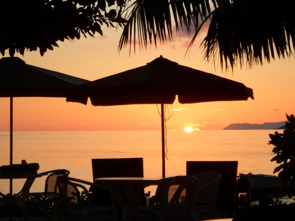 Palm Beach Hotel Grand Anse  Exterior foto